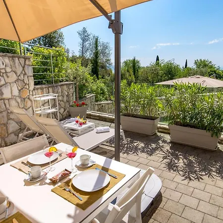 Plage Lovran Residence لوفغان
