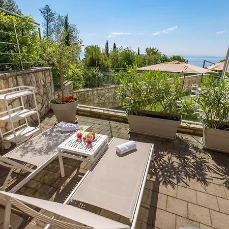 شقة Plage Lovran Residence لوفغان