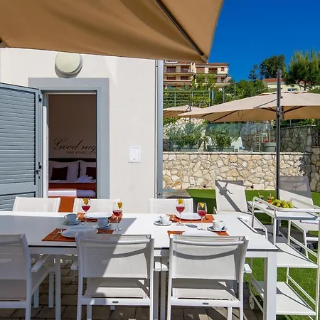 Plage Lovran Residence * لوفغان