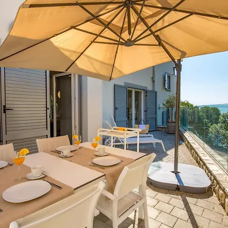 Plage Lovran Residence * لوفغان