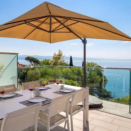 Plage Lovran Residence * لوفغان