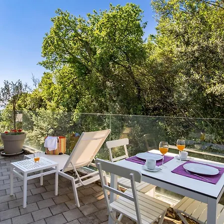 Plage Lovran Residence * لوفغان