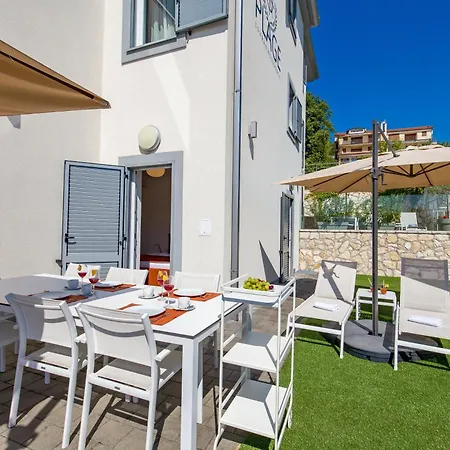 Plage Lovran Residence لوفغان