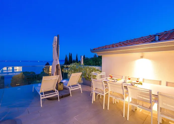 公寓 Plage Lovran Residence *